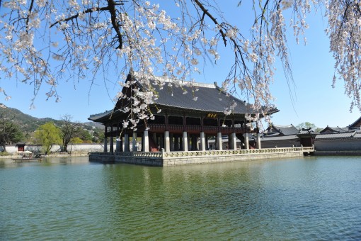 republic_of_korea_forbidden_city_gyeonghoeru_seoul_gyeongbok_palace_roof_tile_cultural_property-958952